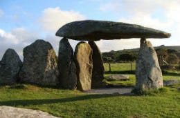 Pentre Ifan throwing off shadows