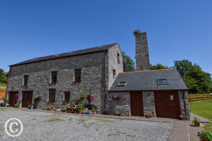 self catering Pembrokeshire accommodation is within a converted 17th century water mill in Pembroke.