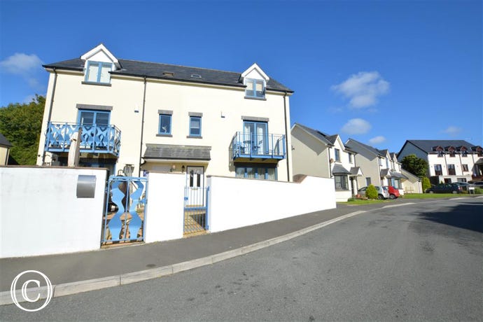 Delightful house in the heart of Pembroke with views of the castle