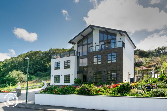 Ty Dolffin - Tresaith Ty Dolffin - Tresaith
